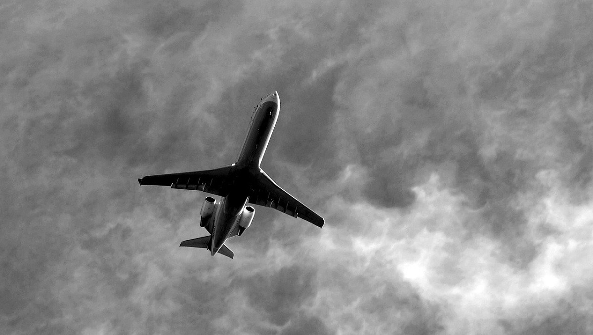 commercial jetliner CO2