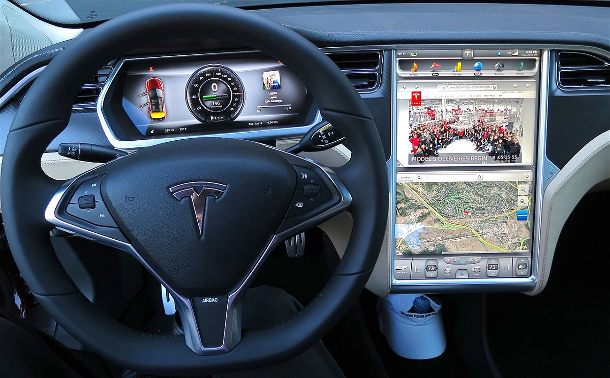Tesla Model S X Gaming Infotainment System